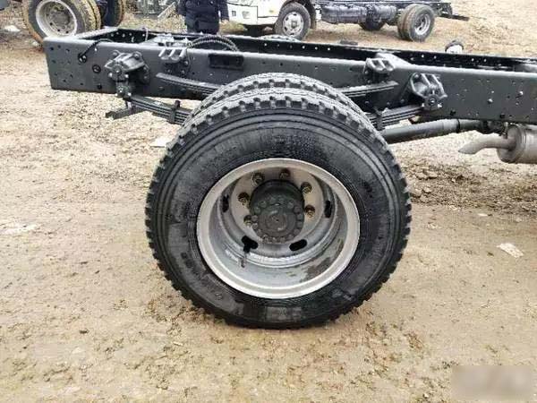 藍(lán)牌平板運輸車的超載路